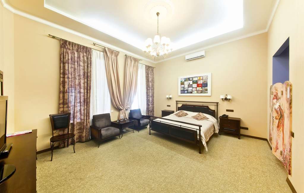 Frapolli On Deribasivska Street Hotel