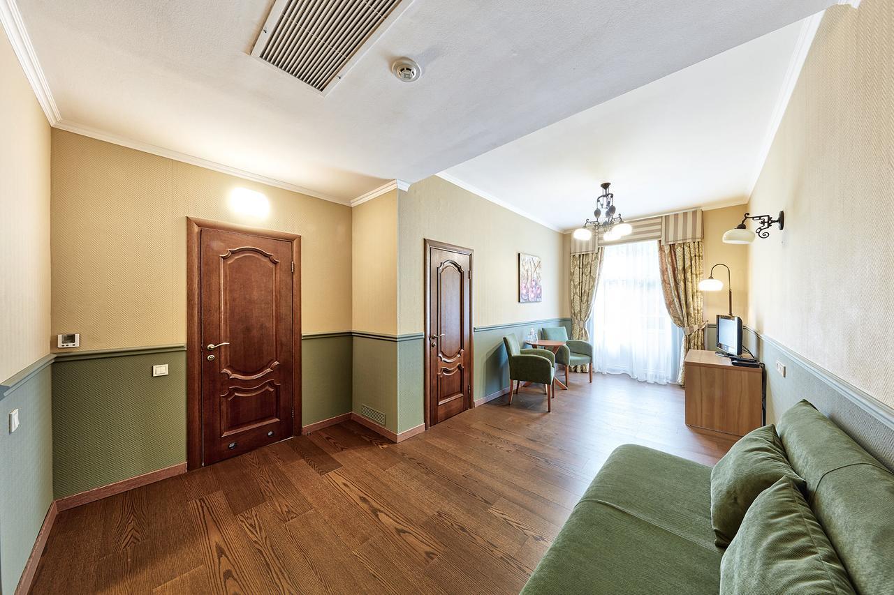 Hotel Frapolli On Deribasivska Street Odessa